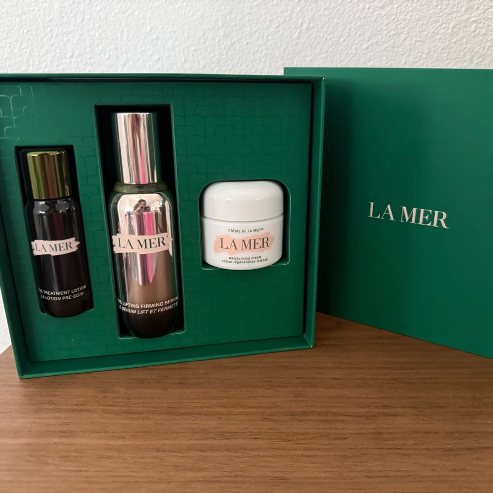 La Mer Renewing Energy Trio lifting serum, treatment lotion, moisturizing set
